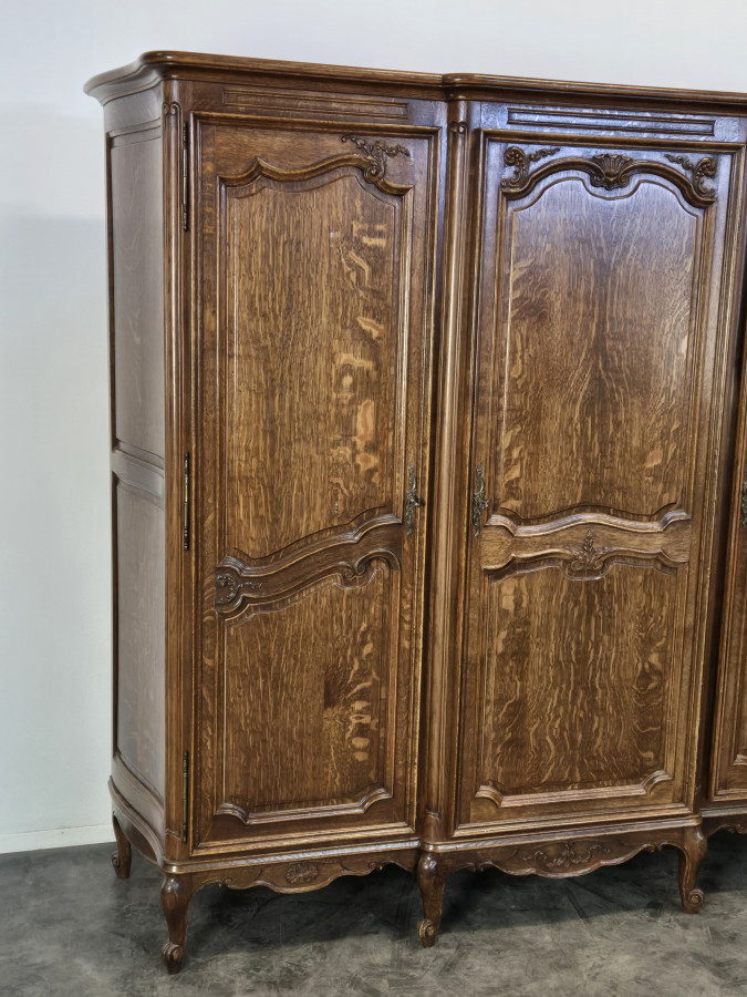 Armoire néo rustique en chêne massif