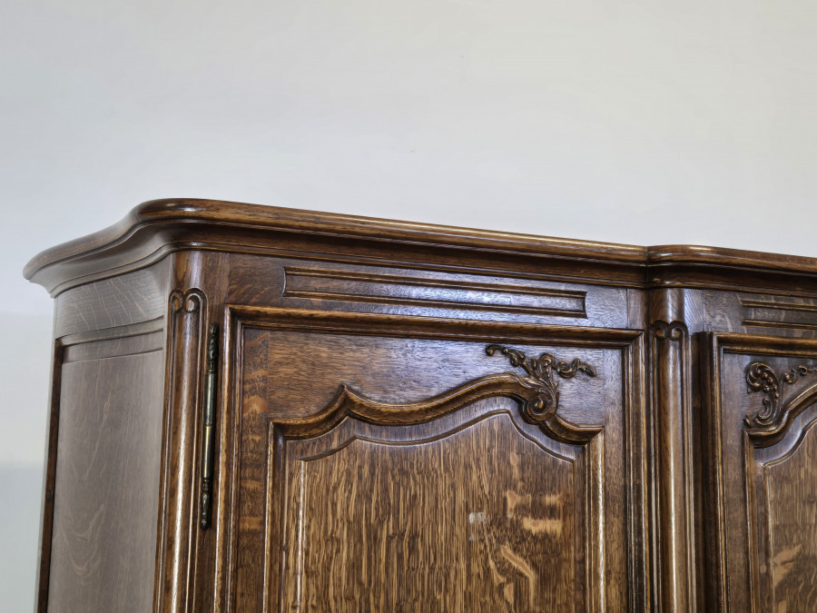 Armoire néo rustique en chêne massif