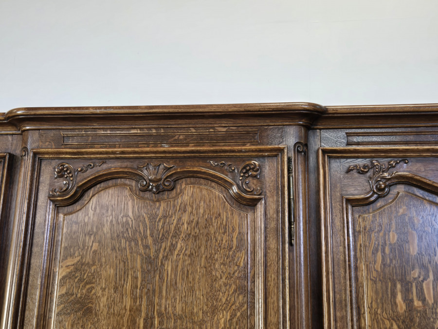 Armoire néo rustique en chêne massif
