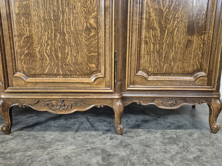 Armoire néo rustique en chêne massif