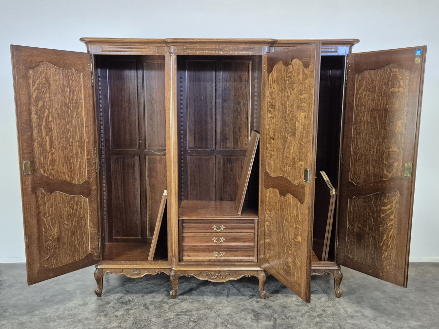 Armoire néo rustique en chêne massif