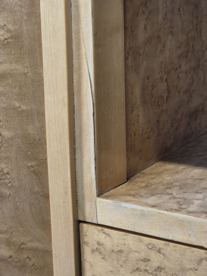 Meuble de rangement en loupe d'amboine