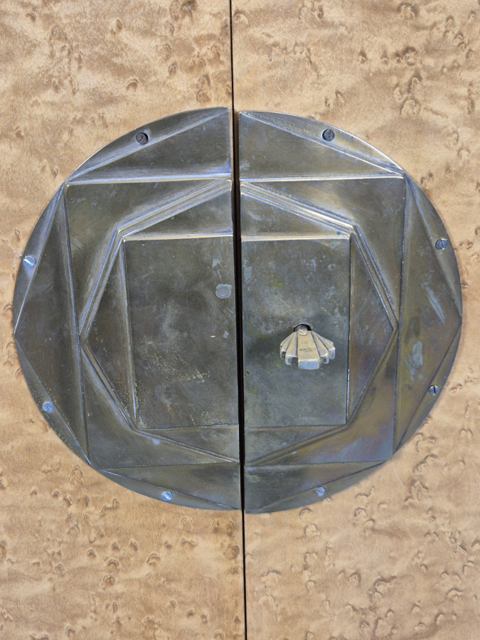 Meuble de rangement en loupe d'amboine