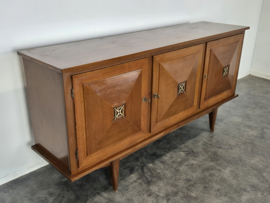 Buffet brutaliste en chêne