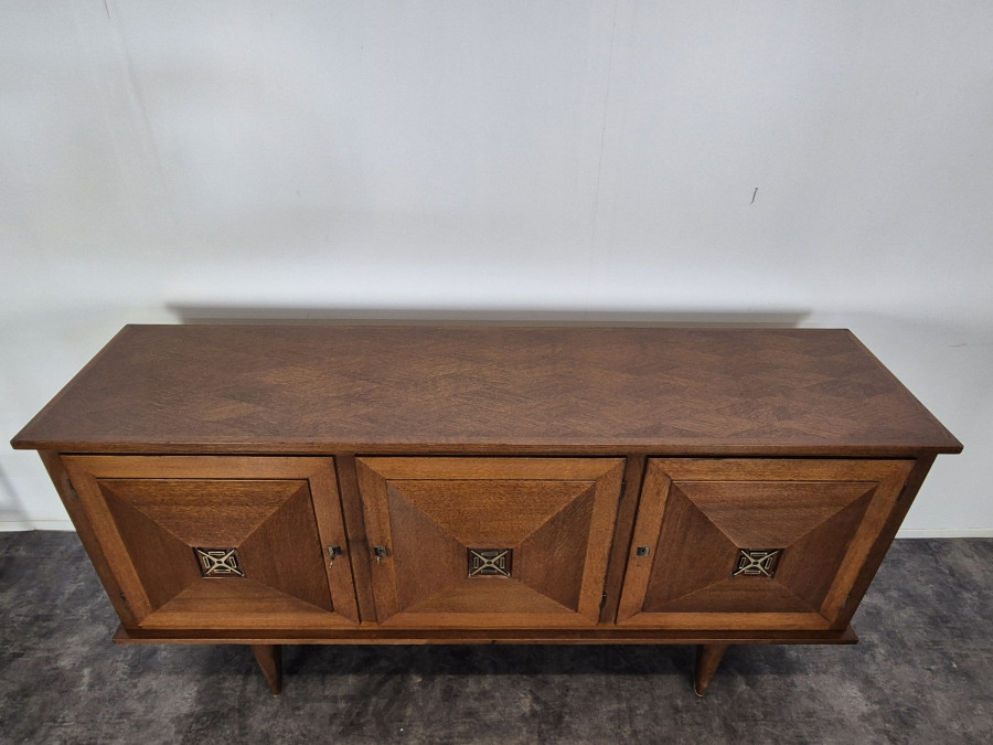 Buffet brutaliste en chêne