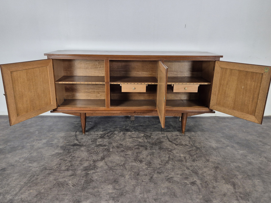 Buffet brutaliste en chêne