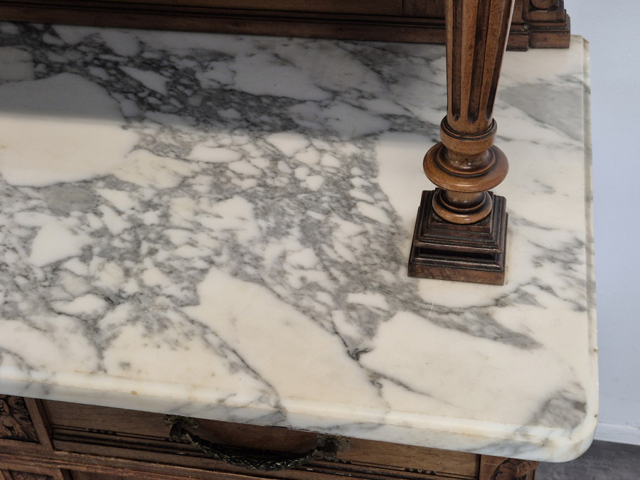 Buffet de style Louis XVI en noyer