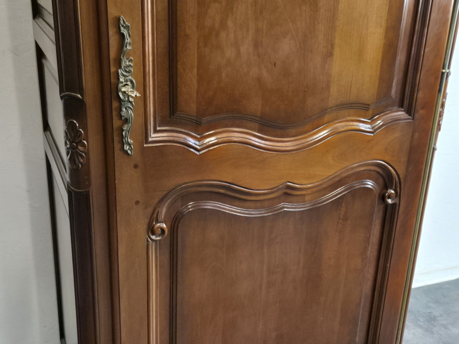 Bonnetière de style Louis Philippe en Merisier
