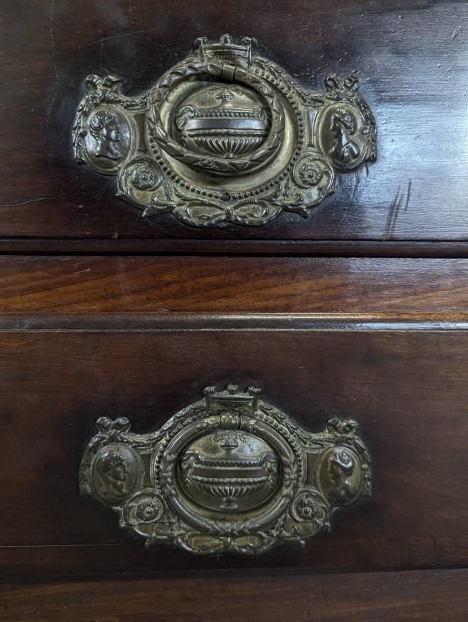 Armoire commode fécampoise en Acajou moucheté