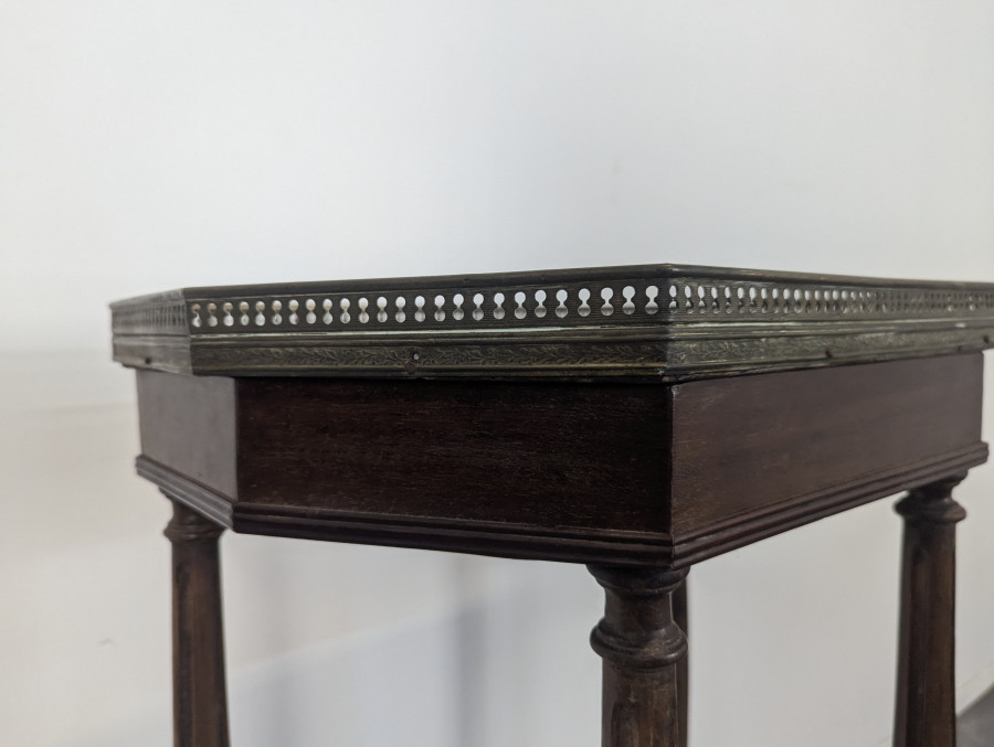 Table d'appoint époque Napoléon III en Acajou