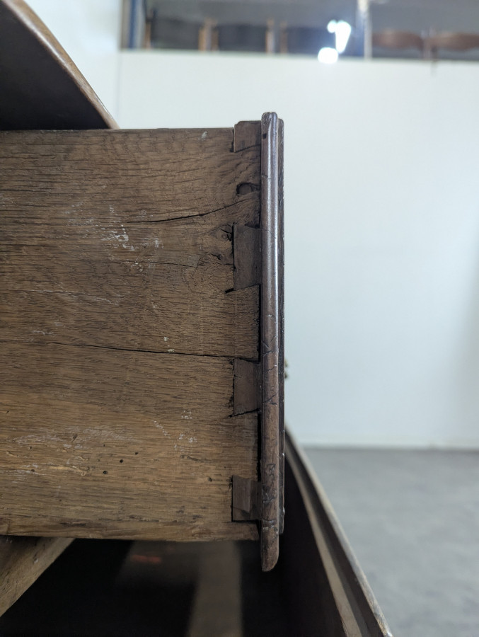 Commode en Noyer massif époque XVIII ème