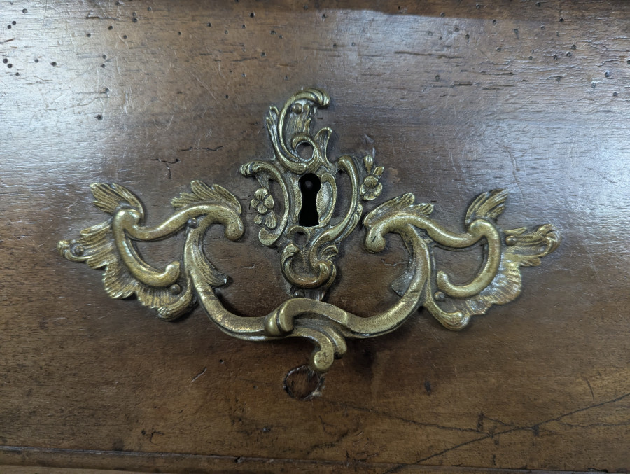 Commode en Noyer massif époque XVIII ème