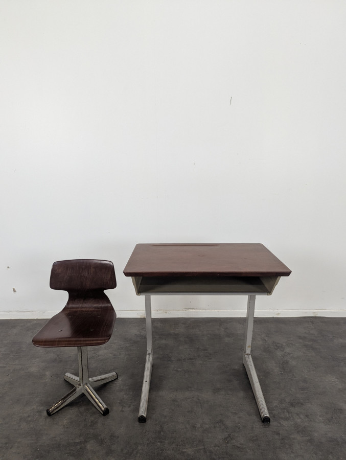 Bureau et chaise d'enfant scandinave