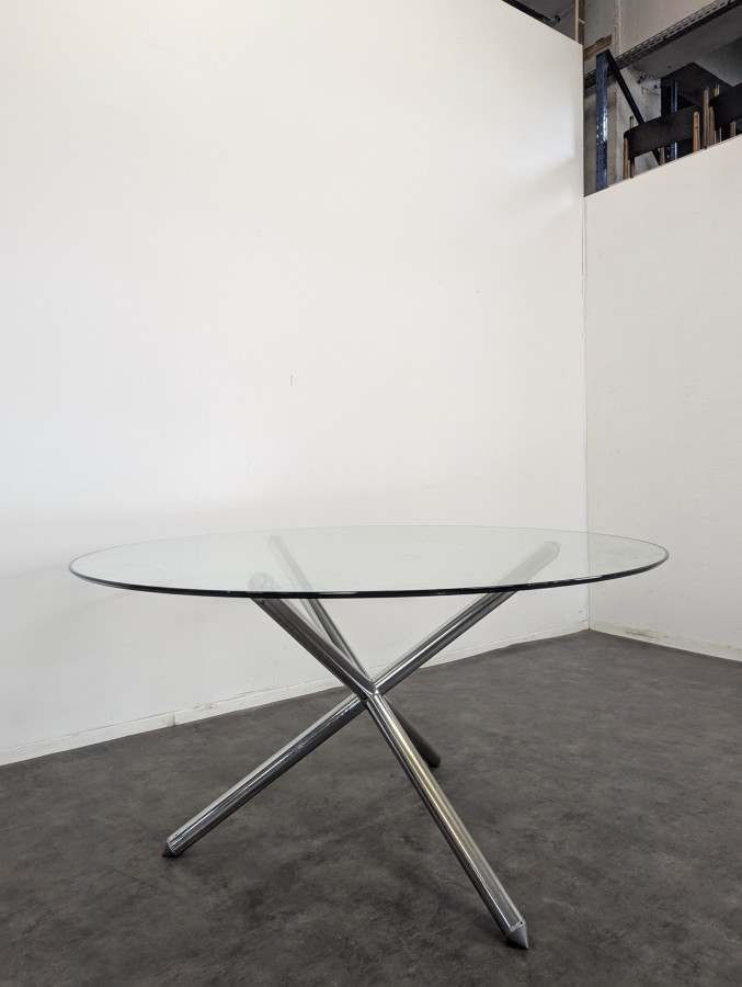 Table en verre piétement en alluminium design Italien