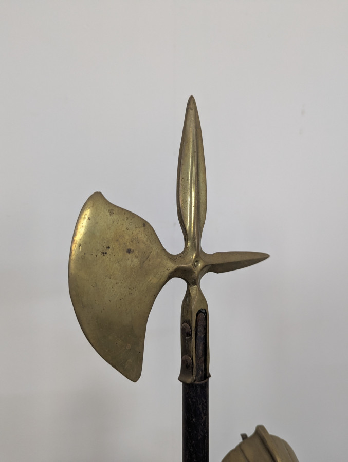 Nécessaire de cheminée en forme d'armure