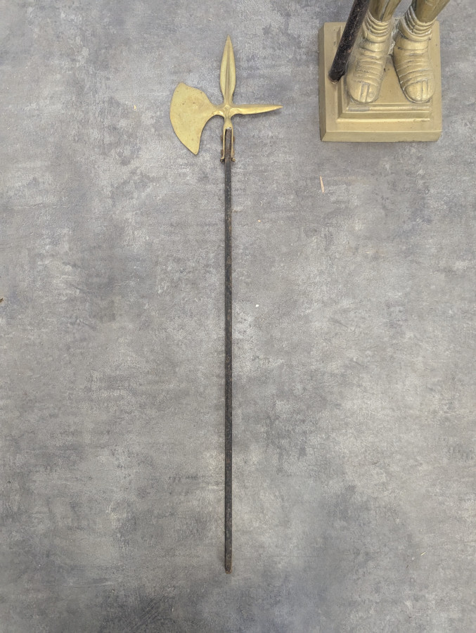 Nécessaire de cheminée en forme d'armure