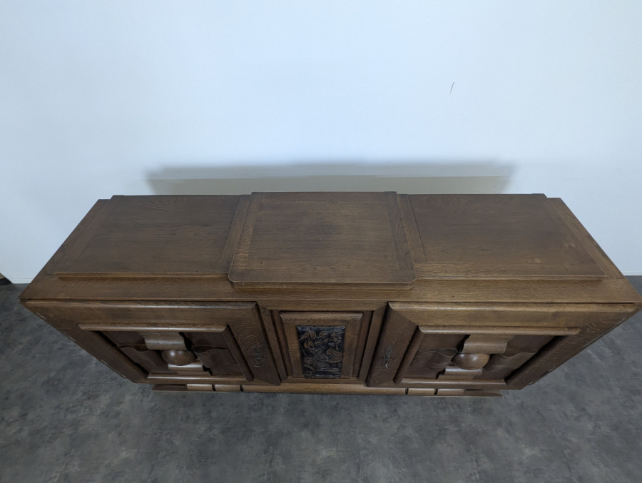 Buffet en chêne attribué à Charles Dudouyt