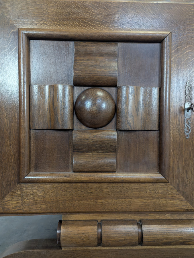 Buffet en chêne attribué à Charles Dudouyt