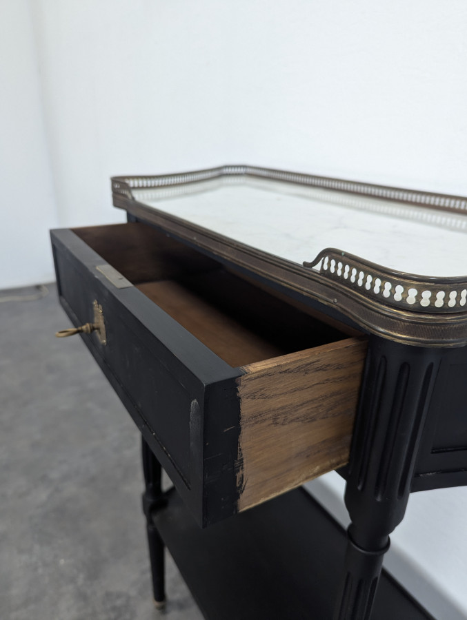 Console de style Louis XVI avec galerie laiton