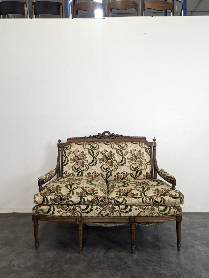 Canapé de style Louis XVI en Noyer