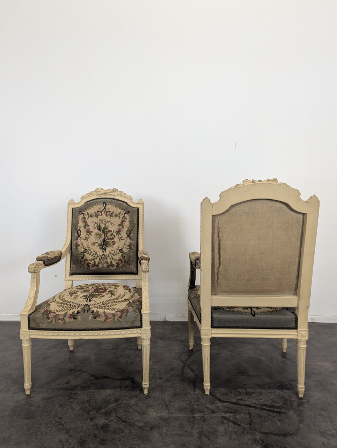 Paire de fauteuils de style Louis XVI