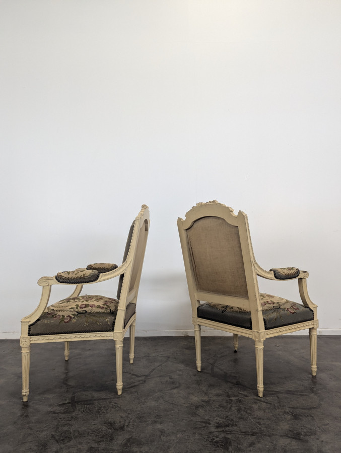 Paire de fauteuils de style Louis XVI