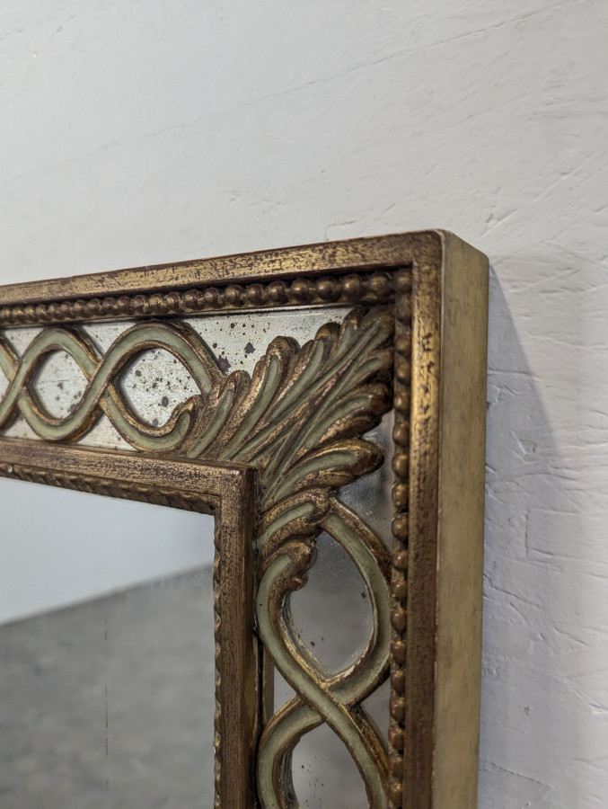 Miroir à parecloses en stuc et bois doré