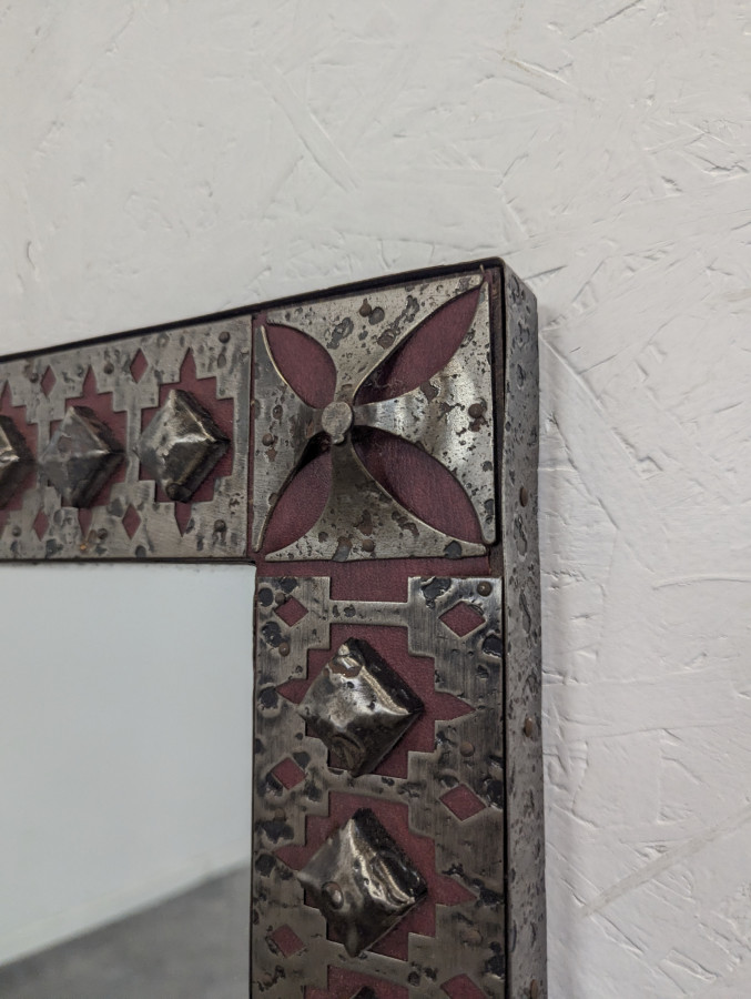 Miroir en métal gainé de cuir des années 30