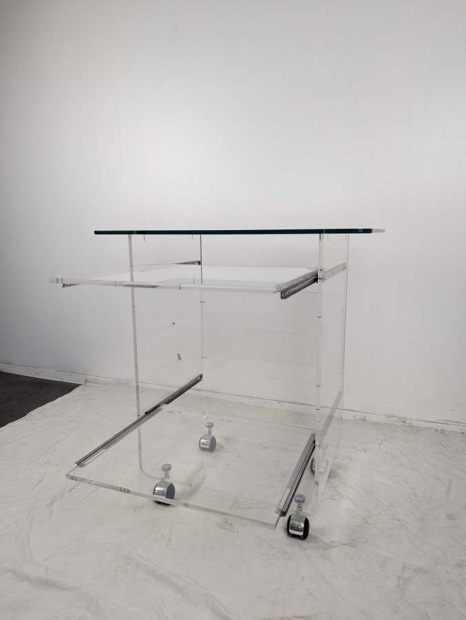 Desserte en plexiglass éditée par les «&nbsp;Invisibles du marais&nbsp;»
