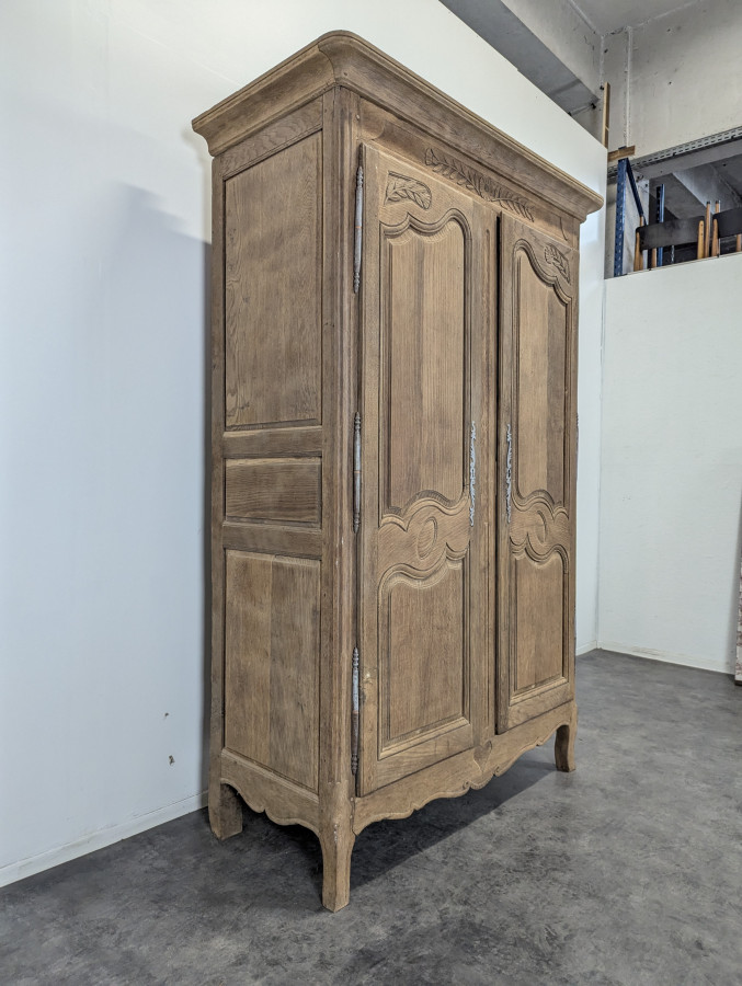 Armoire rustique de mariage en chêne décapé