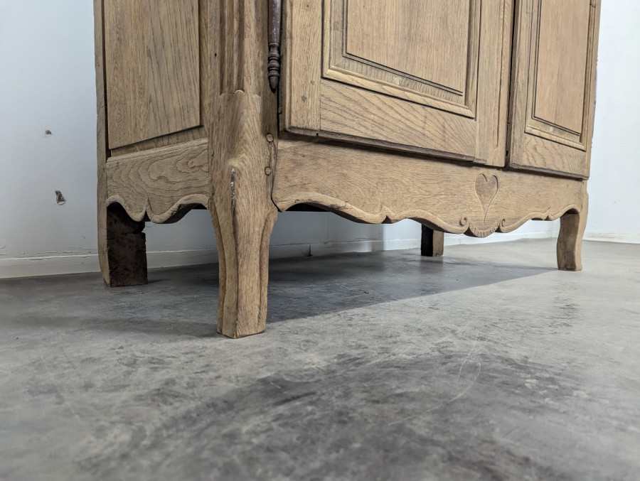 Armoire rustique de mariage en chêne décapé