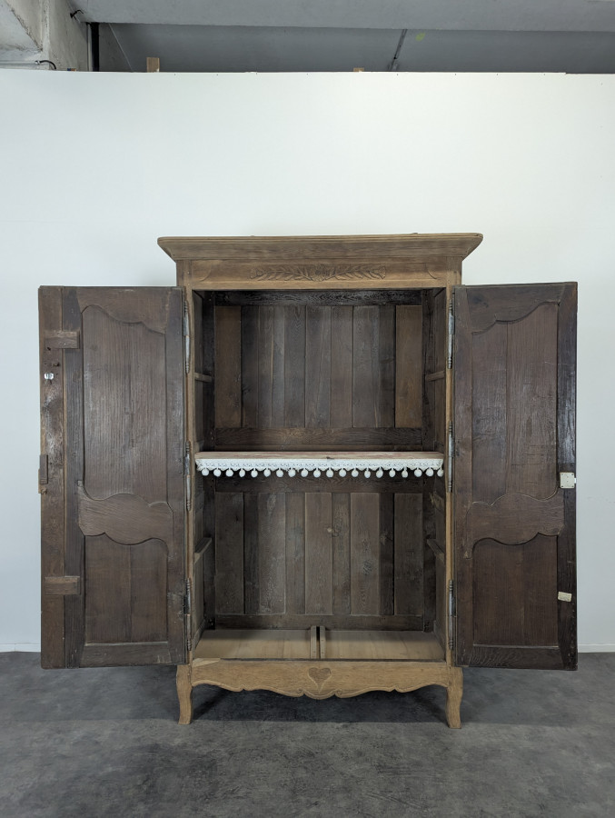 Armoire rustique de mariage en chêne décapé