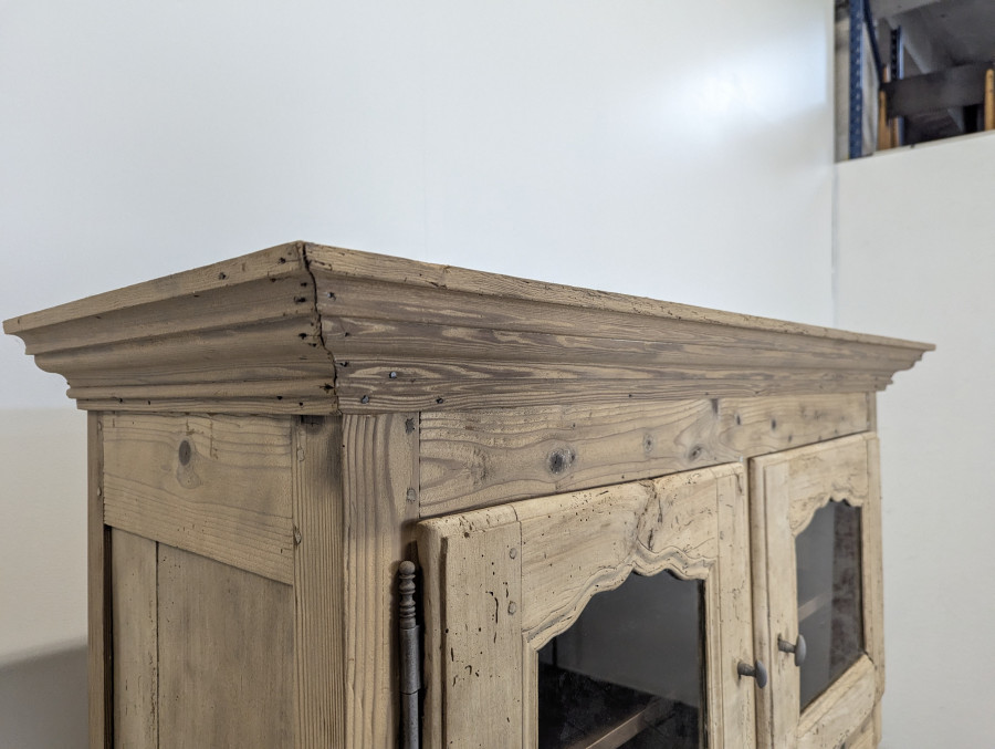 Buffet rustique en pin massif décapé