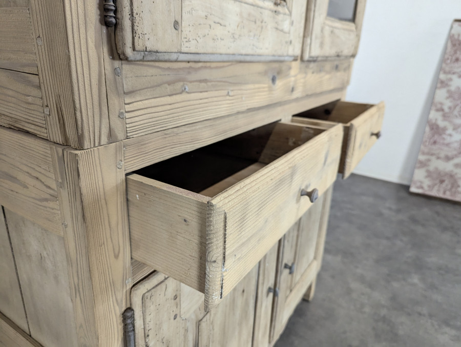 Buffet rustique en pin massif décapé