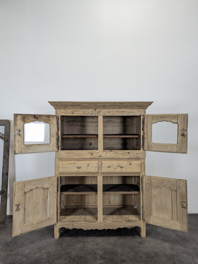 Buffet rustique en pin massif décapé