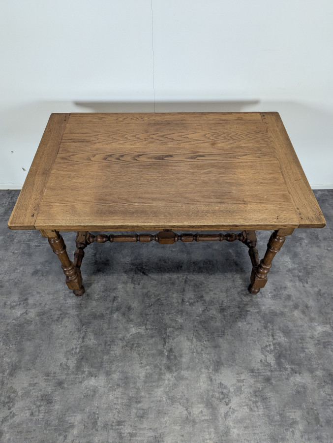 Table de style Louis XIII en chêne