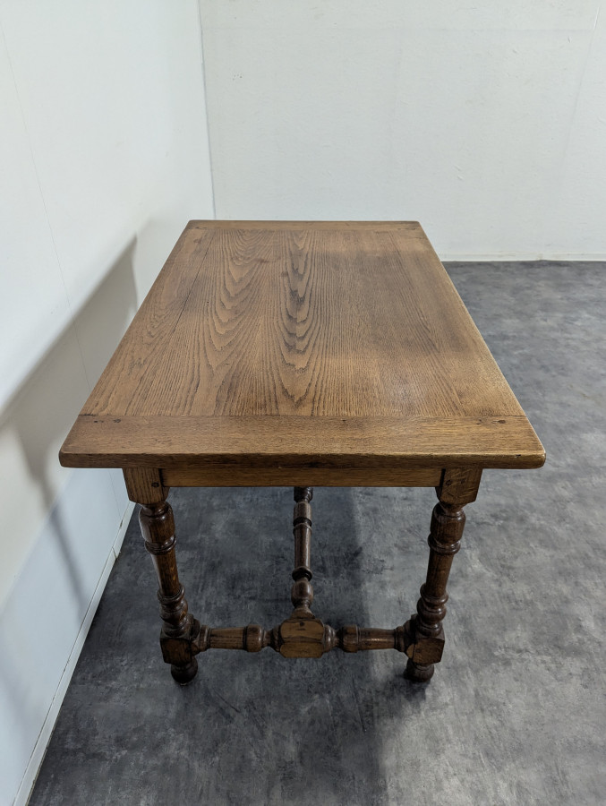 Table de style Louis XIII en chêne