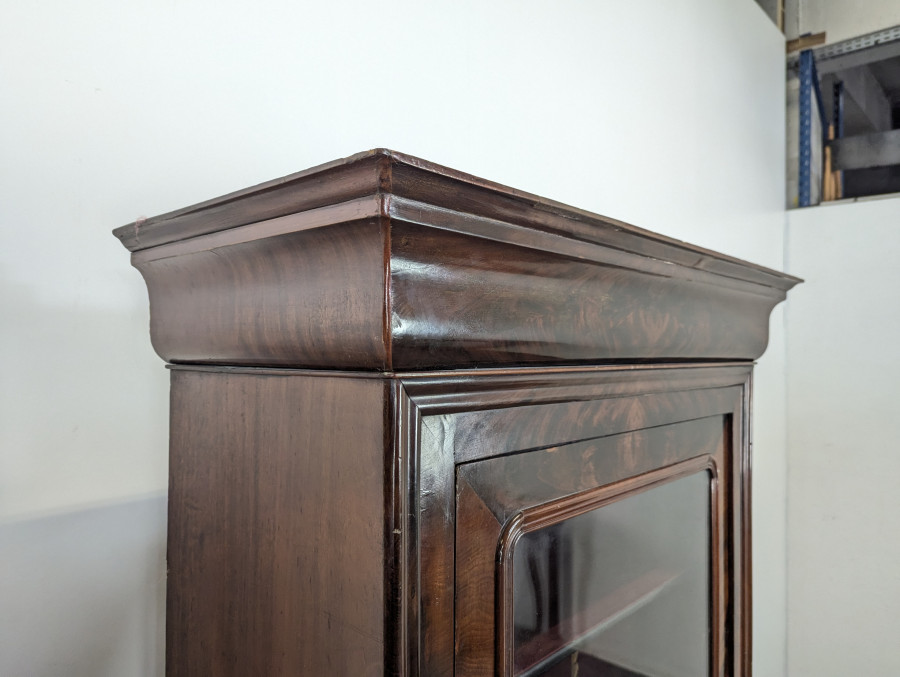 Armoire vitrée d'époque Louis Philippe en Acajou flammé