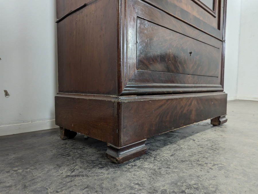Armoire vitrée d'époque Louis Philippe en Acajou flammé