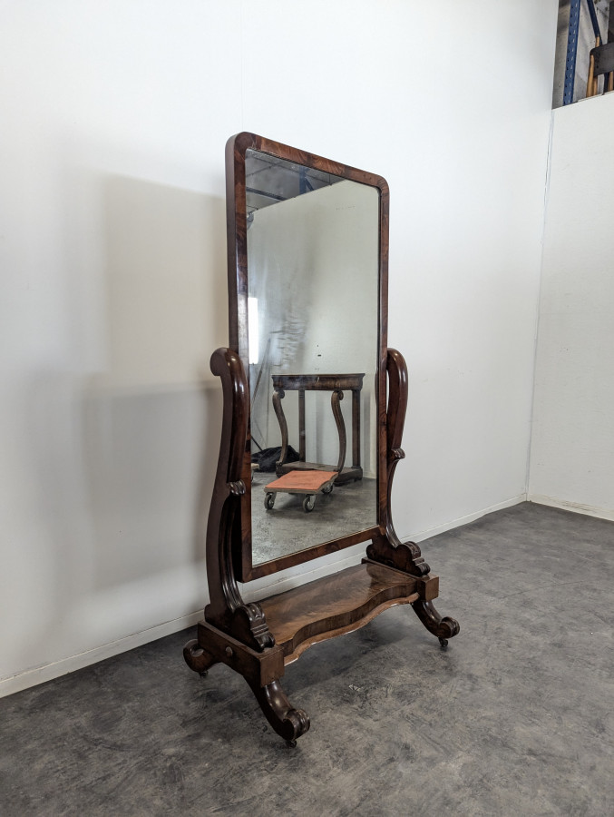 Psyché d'époque Restauration en plaquage d'Acajou flammé