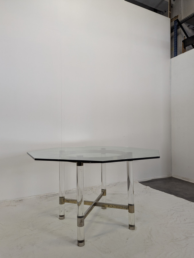 Table en laiton et verre acrylique par Sandro Petti pour Metalarte, 1970