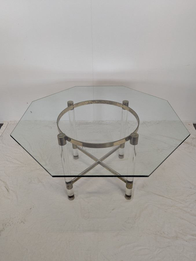 Table en laiton et verre acrylique par Sandro Petti pour Metalarte, 1970