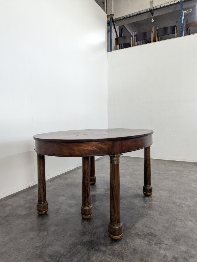 Table à 6 pieds de style Empire en plaquage d'Acajou