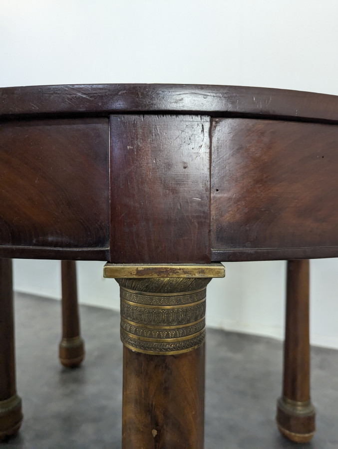Table à 6 pieds de style Empire en plaquage d'Acajou