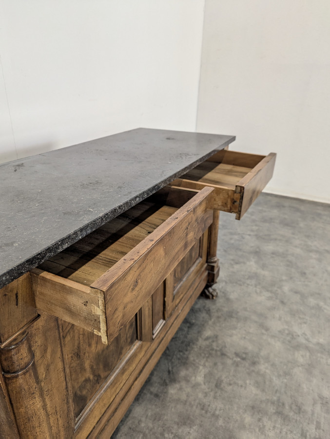 Buffet à demi colonne de style Empire en Noyer