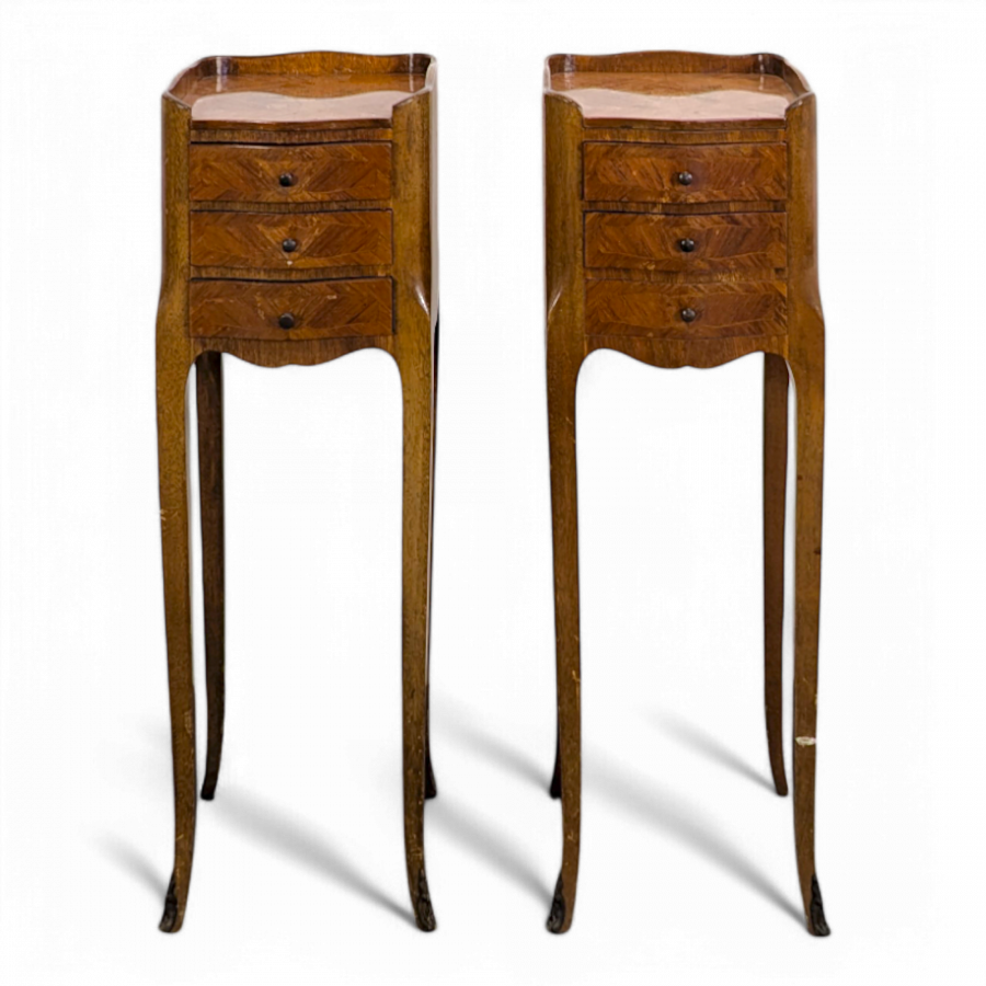 Paire de chevet de style Louis XV en marqueterie de bois de rose