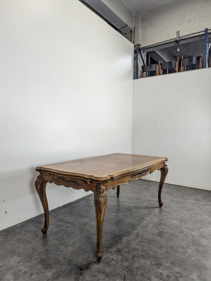 Table de style Louis XV allonges à l'italienne