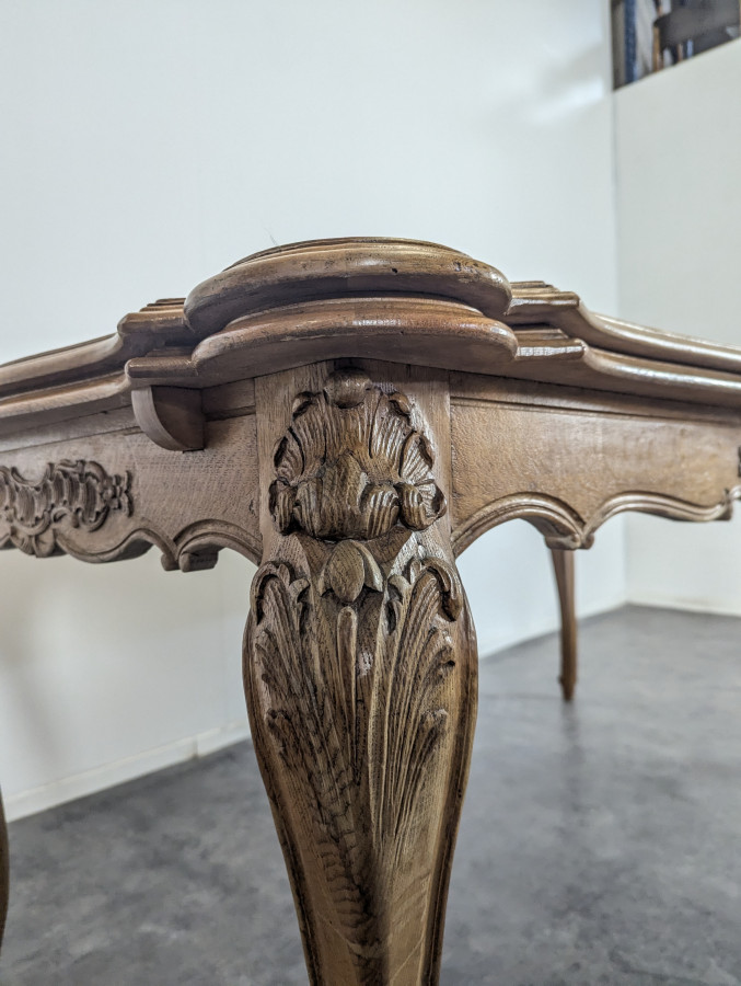 Table de style Louis XV allonges à l'italienne