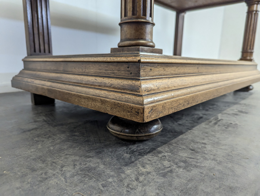Desserte console de style Henri II en noyer