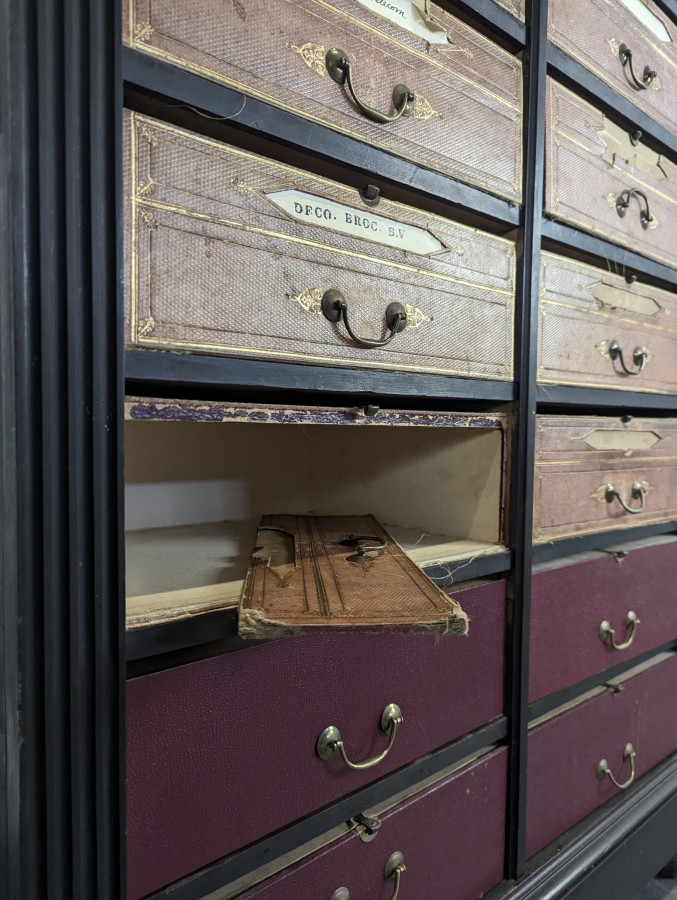 Cartonnier en bois noirci fin XIXe